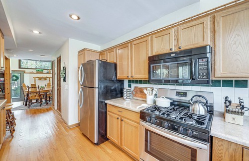 Elkhorn House | Charming Cottage: Steps to Lake Wandawega!