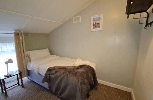 Dowlais House | Charming Cottage style 3 bedroom property