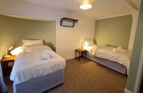 Dowlais House | Charming Cottage style 3 bedroom property