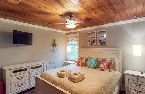 West Beach Cottage | Charming cottage with big deck - close to the beach, golf & tennis
