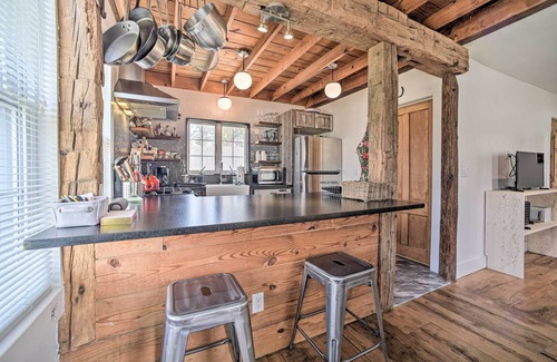 West Hurley Cottage | Charming Cottage w/Yard - 2 Mi to Tinker St!