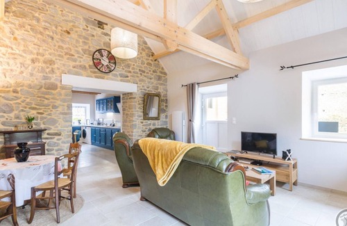 Sainte-Croix-Hague Cottage | Charming Cottage with Garden, Near the Beach, WiFi, and Family-Friendly Amenities