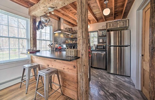 West Hurley House | Charming Cottage with Yard - 2 Mi to Tinker St!