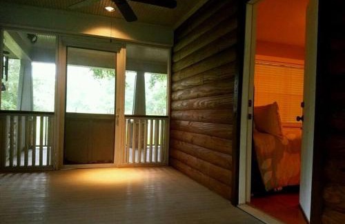 Saint Elmo House | Charming Country Cabin with Self Check In