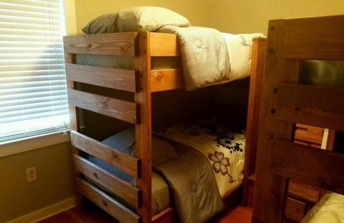 Saint Elmo House | Charming Country Cabin with Self Check In