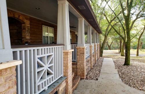 Saint Elmo House | Charming Country Cabin with Self Check In