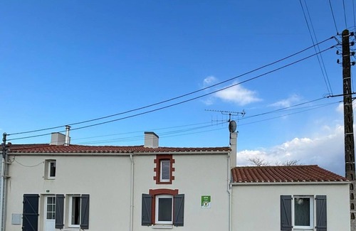 Falleron Cottage | Charming Countryside Home: 3 BR, Garden, BBQ, Near Beaches & Farms