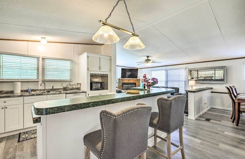 Livingston House | Charming Countryside Home w/Covered Porch!