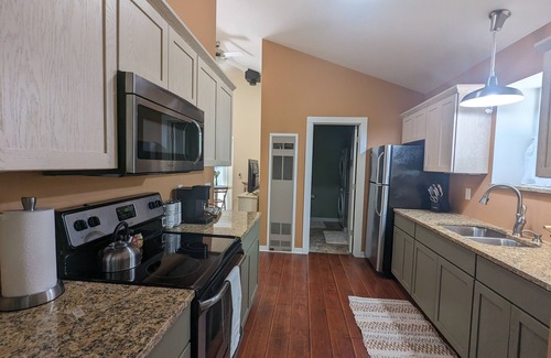 Shelby Cottage | Charming Couple's Cottage close to Lake Michigan, Silver lake, and Stoney Lake