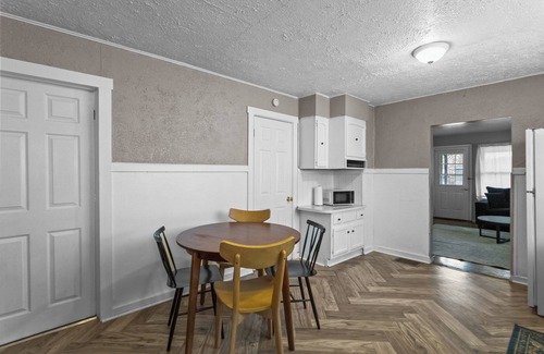 Kokomo House | Charming, cozy 3 bed bungalow