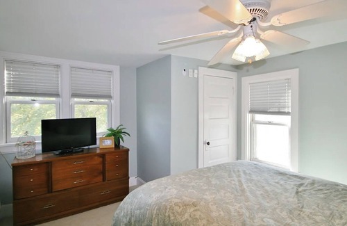 Mount Horeb House | Charming cozy 3-bedroom house in marvelous Mount Horeb with AC, WiFi