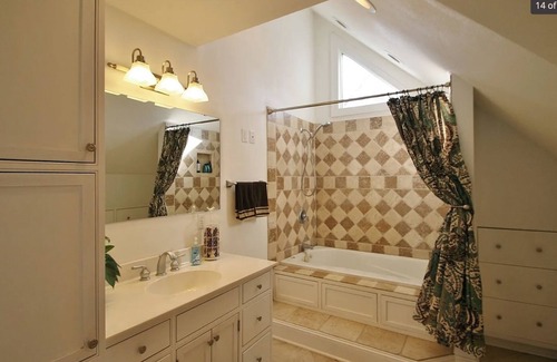 Mount Horeb House | Charming cozy 3-bedroom house in marvelous Mount Horeb with AC, WiFi