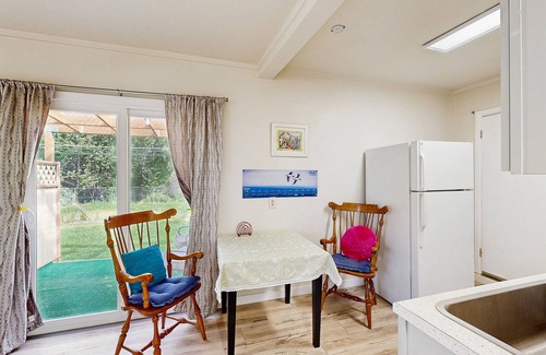 North Star House | Charming & Cozy Studio Retreat in the Heart of Anchorage