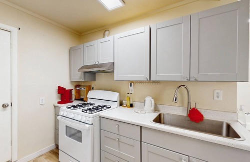 North Star House | Charming & Cozy Studio Retreat in the Heart of Anchorage