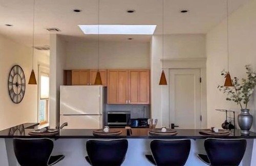 Midtown House | Charming cozy townhome with 1 bedroom and WiFi, AC in nice Oklahoma City
