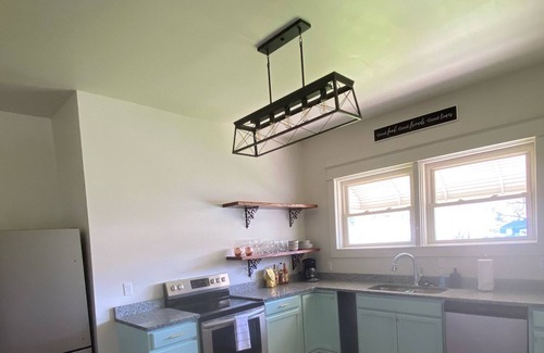 Middlesboro House | Charming Crater City Craftsman, close to hiking, golf, utv trails, lake, airport