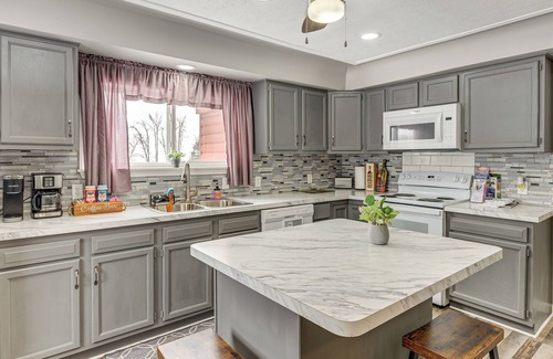 Curtis House | Charming Curtis House: Large Deck w/Lake View!