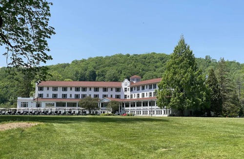 Shawnee On Delaware House | Charming Delaware Getaway w/ Outdoor Access | Golf & Nature Lovers Retreat