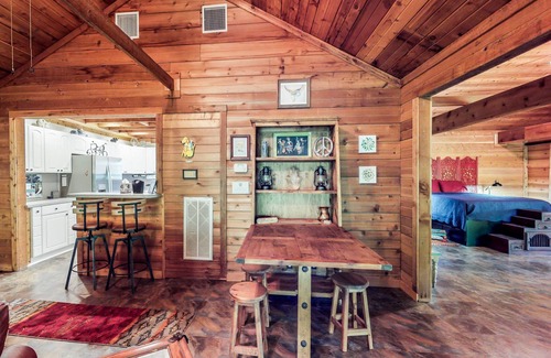 New Braunfels House | Charming dog-friendly home with expansive deck - near boat ramp & attractions