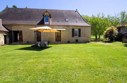 Saint-Chamassy Cottage | Charming Dordogne Farmhouse: 2BR, Garden, BBQ, Near Historic Sites