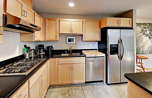 Bainbridge Island House | Charming downtown townhouse with fireplace & patio - walk to farmers' market
