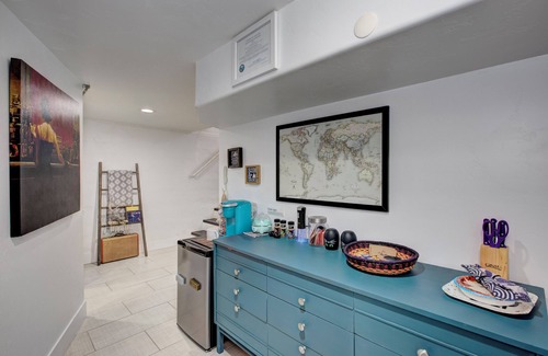 La Grande House | Charming Downtown Basement Bungalow with WiFi and AC in lovely La Grande