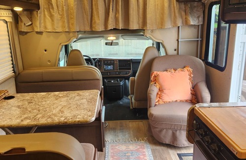 Red Oak House | Charming Drivable Motorhome in Red Oak fully stocked and ready to hit the road!