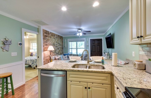 Watkinsville House | Charming Duplex: 12 Mi to UGA & Sanford Stadium!