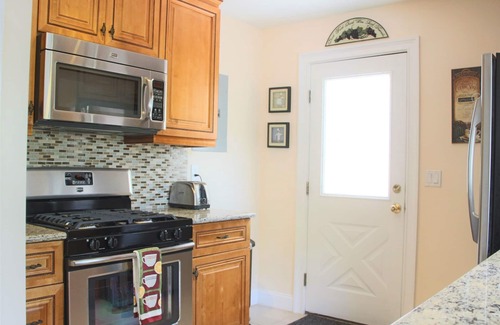 Greenwich House | Charming duplex with private yard. Close to the beach, dining & shopping!