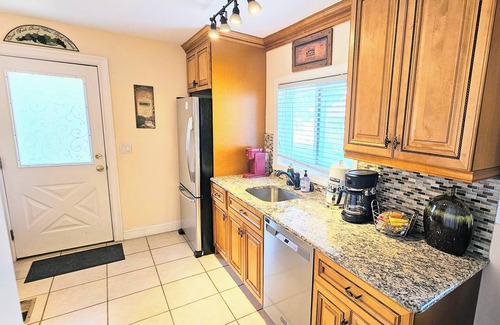 Greenwich House | Charming duplex with private yard. Close to the beach, dining & shopping!