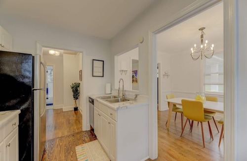 Earlewood House | Charming Earlewood Cottage - Minutes from Downtown