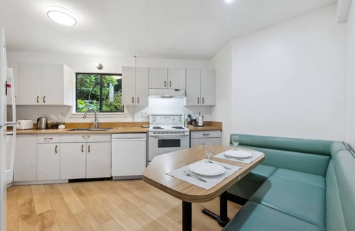 Upper Lonsdale House | Charming Entire Family Home in North Vancouver