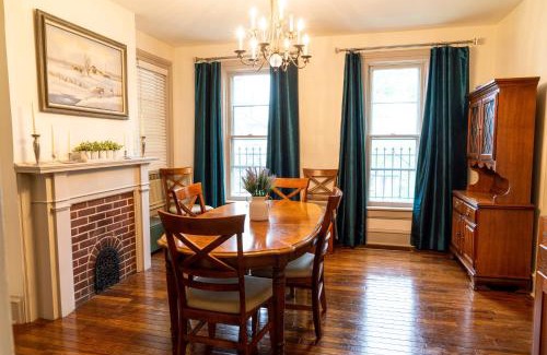 West Milton House | CHARMING EXECUTIVE VICTORIAN MANSION w/FREE PARKING - near Bucknell