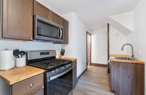 Westside Apartment | Charming Extended Stay Haven in Safe/Vibrant Area