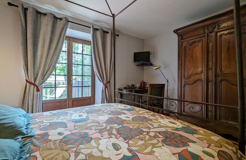 Saint-Romain-Lachalm Bed & Breakfast | Charming farmhouse with private pool and tennis
