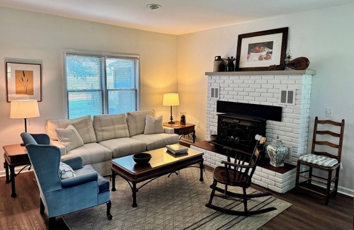 Sandusky Other | Charming Family Farmhouse Near Cedar Point n