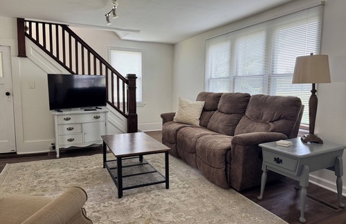 Sandusky Other | Charming Family Farmhouse Near Cedar Point n