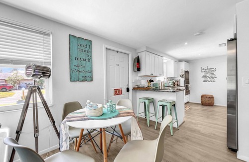 Ilexhurst Cottage | Charming, Family Friendly Newly Renovated Duplex on Holmes Beach.