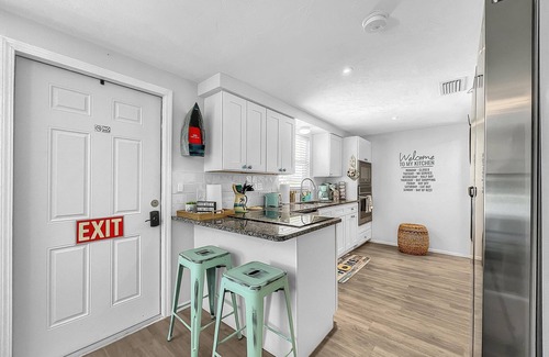 Ilexhurst Cottage | Charming, Family Friendly Newly Renovated Duplex on Holmes Beach.