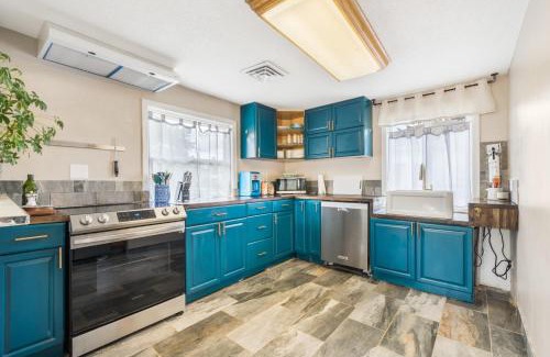 Warrenton House | Charming Family-Friendly 2 Bedroom 1 Bathroom Retreat Near Astoria & Beach