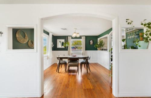 Warrenton House | Charming Family-Friendly 2 Bedroom 1 Bathroom Retreat Near Astoria & Beach