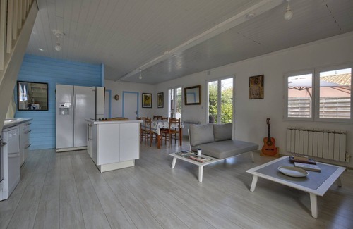 Gujan-Mestras House | Charming family home- natural pool