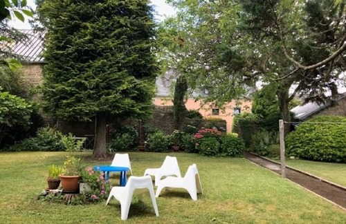 Rosporden House | Charming family home with stone walled garden