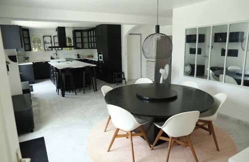 Canet Villa | Charming family villa with swimming pool