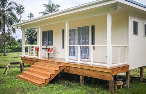 Matavera Cottage | Charming Farm Cottage "Hibiscus" Breakfast & Bikes