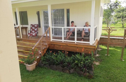 Matavera Cottage | Charming Farm Cottage "Hibiscus" Breakfast & Bikes