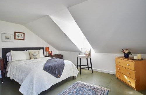 Rensselaerville House | Charming farmhouse retreat w fire pit and fully stocked kitchen