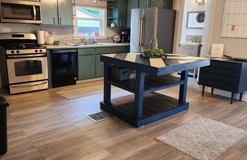 Geneseo Other | Charming farmhouse in town- Dog friendly