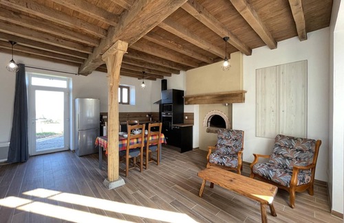 Ygrande Cottage | *Charming Farmhouse Retreat: Modern Comfort, Historic Charm, Ideal for Families & Outdoor Enthusiasts*