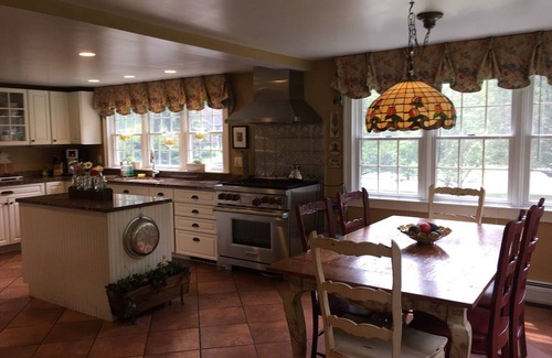 Pearl River House | Charming Farmhouse Just outside of NYC!